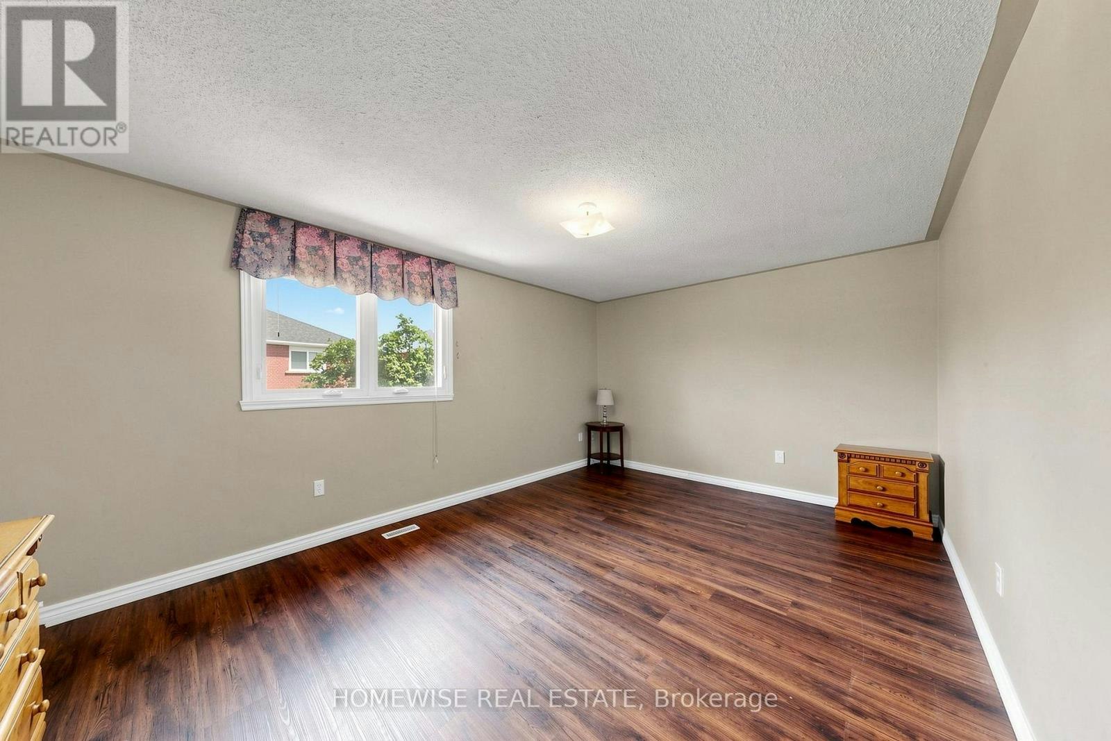 MAIN-11 Briarcliffe Crescent, Vaughan, ON, L4J 7G5 - 21
