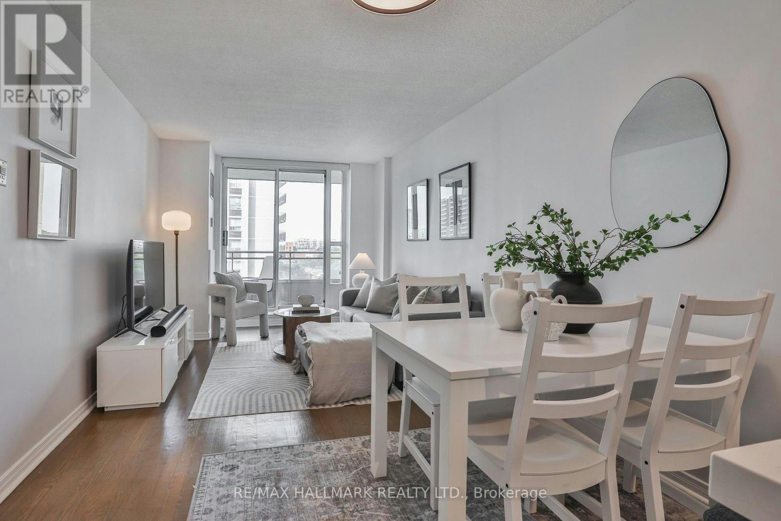 716-245 Davisville Avenue, Toronto, ON, M4S 3H4