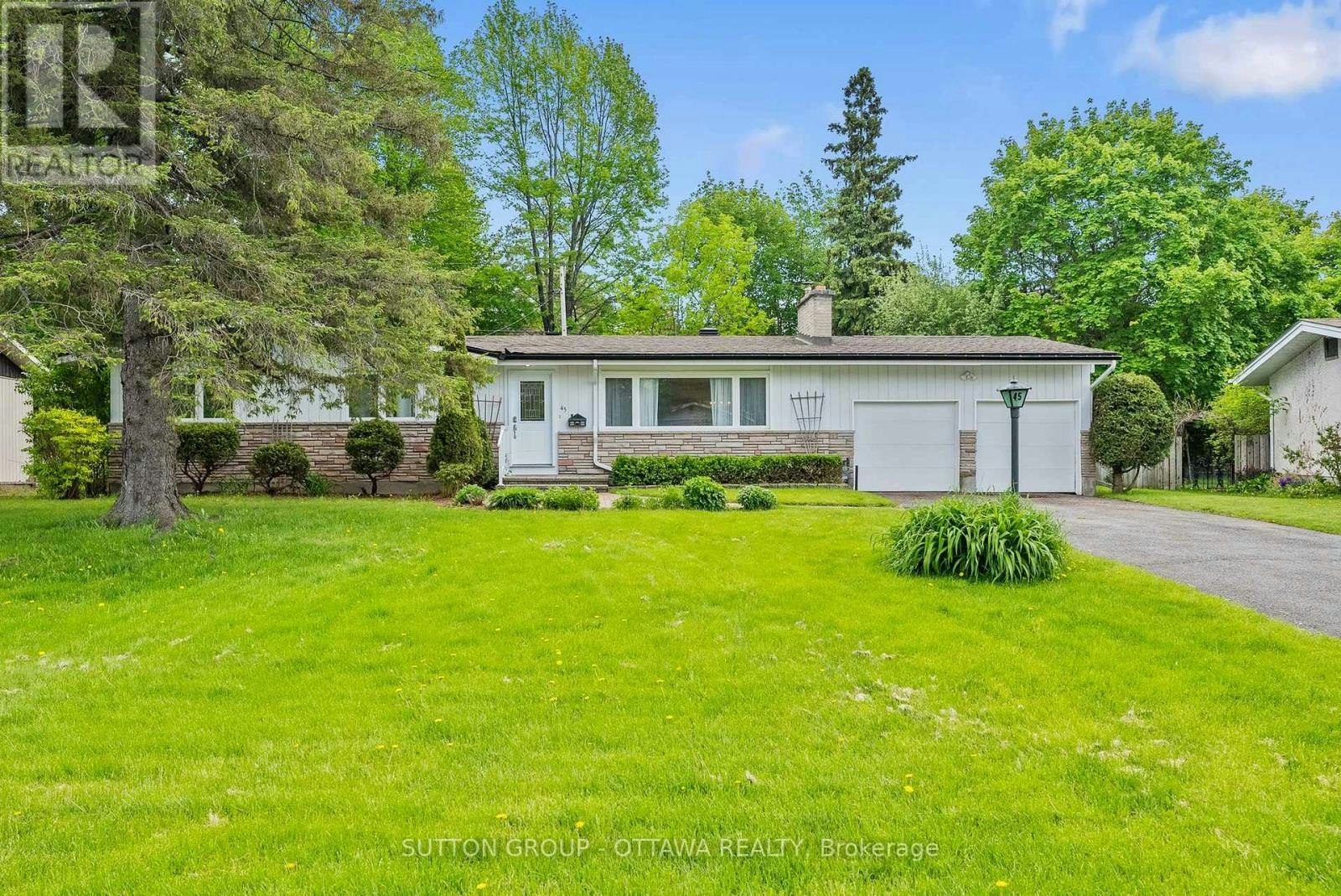 45 Larkspur Drive, Ottawa, ON, K2H 6K8