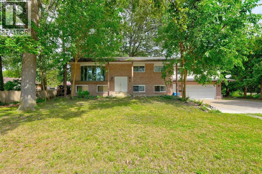 725 Maple Avenue, Lasalle, ON, N9J 2P5