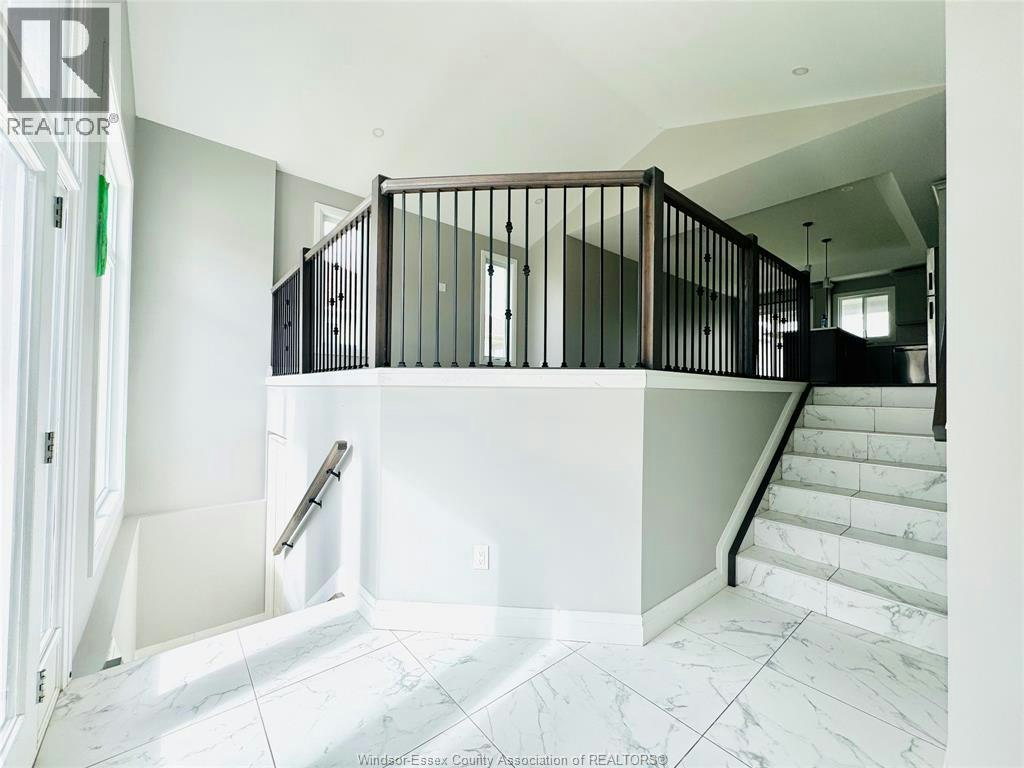 4407 Belmont Avenue, Lakeshore, ON, N0P 1J0 - 2