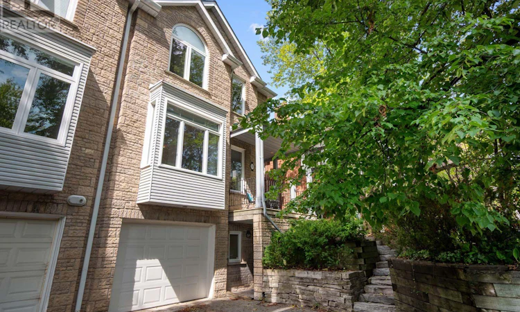 10 De Savery Crescent