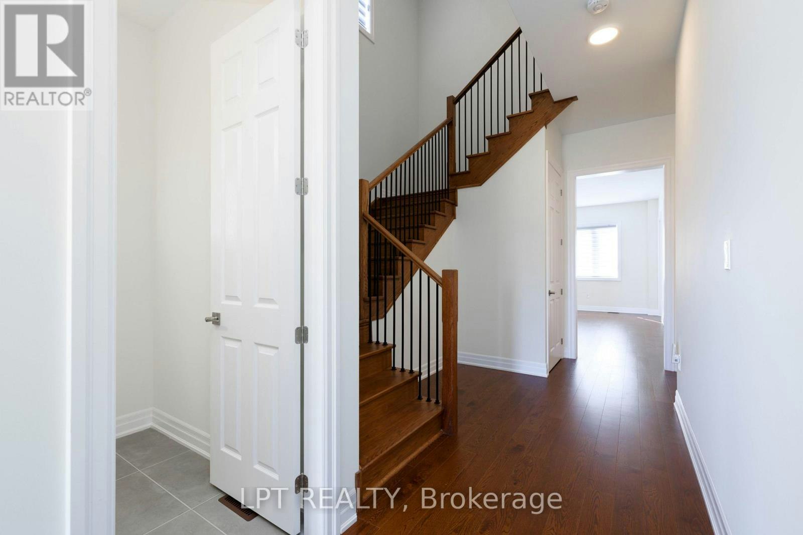 32 Max Bulmer Court, Georgina, ON, L3X 3J9 - 3