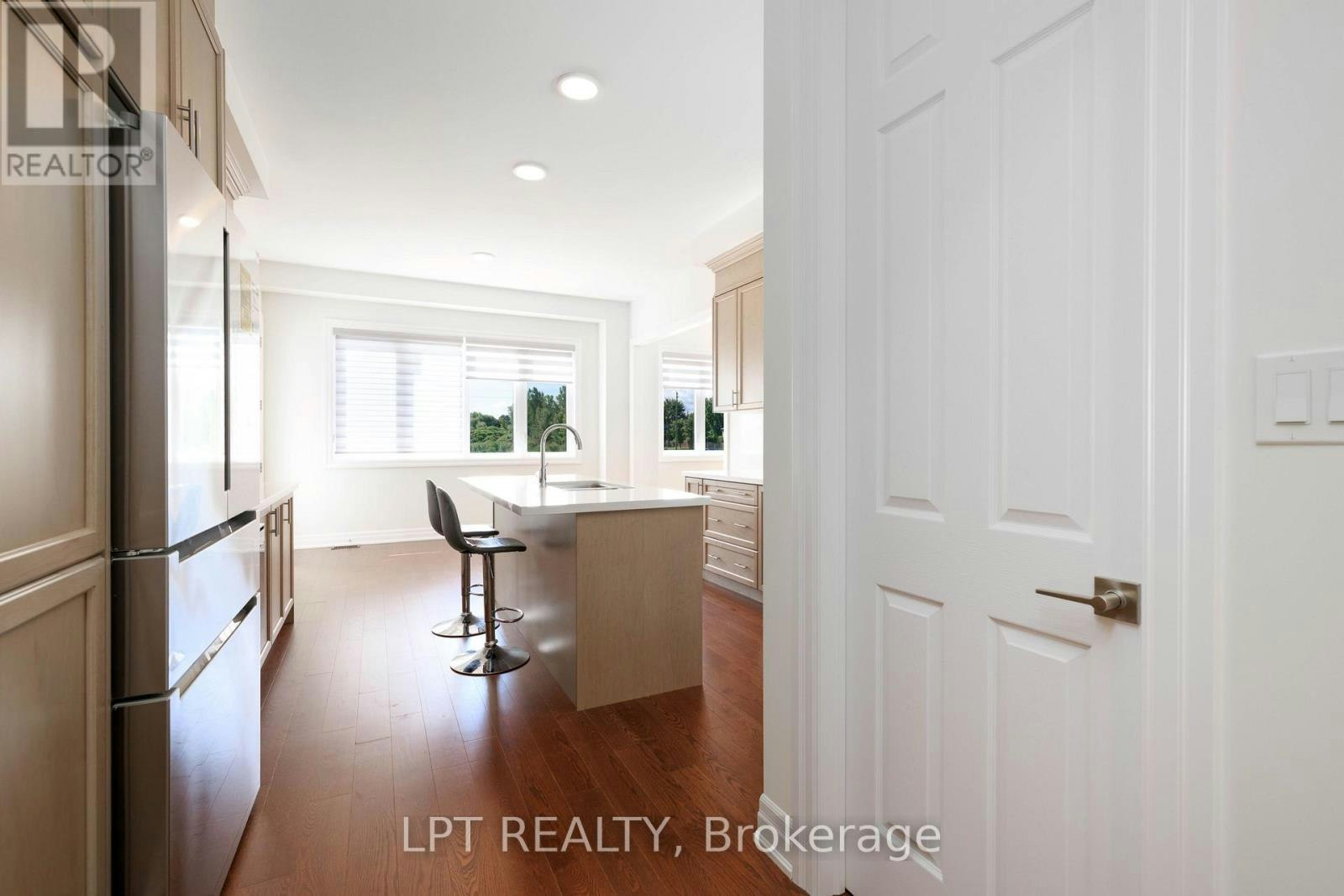 32 Max Bulmer Court, Georgina, ON, L3X 3J9 - 8