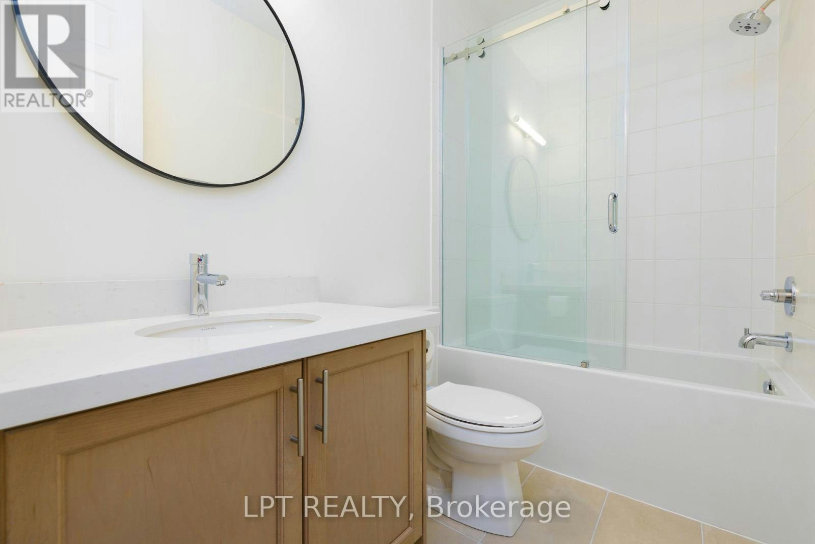 32 Max Bulmer Court, Georgina, ON, L3X 3J9 - 32