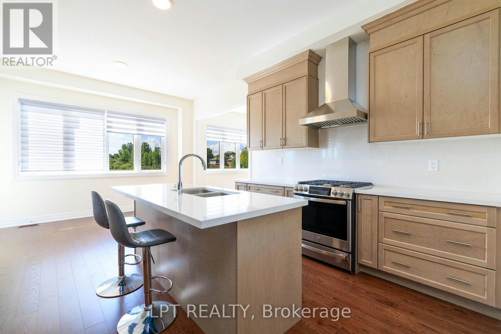 32 Max Bulmer Court, Georgina, ON, L3X 3J9 - 9