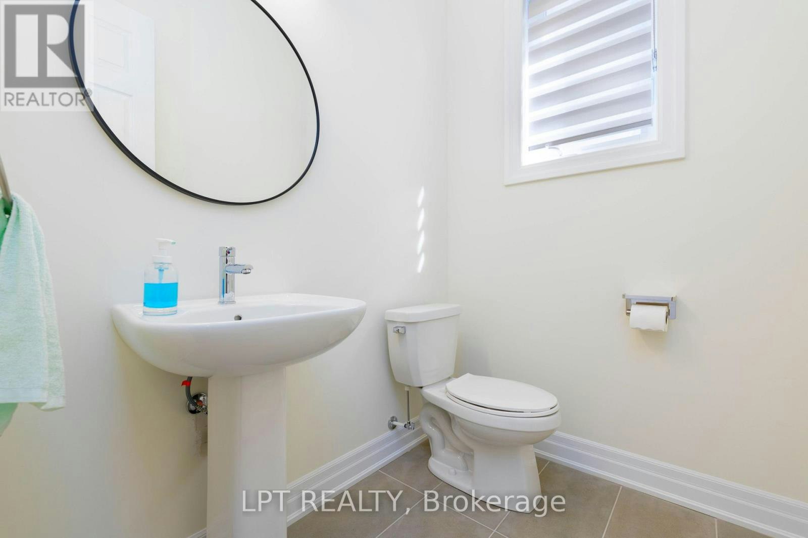 32 Max Bulmer Court, Georgina, ON, L3X 3J9 - 4