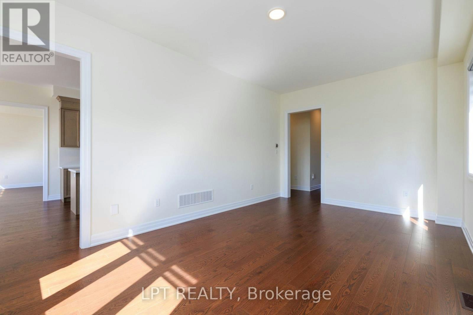 32 Max Bulmer Court, Georgina, ON, L3X 3J9 - 7