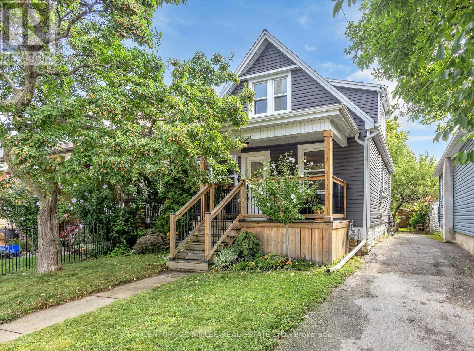 16 Wexford Avenue N, Hamilton, ON, L8H 4M1