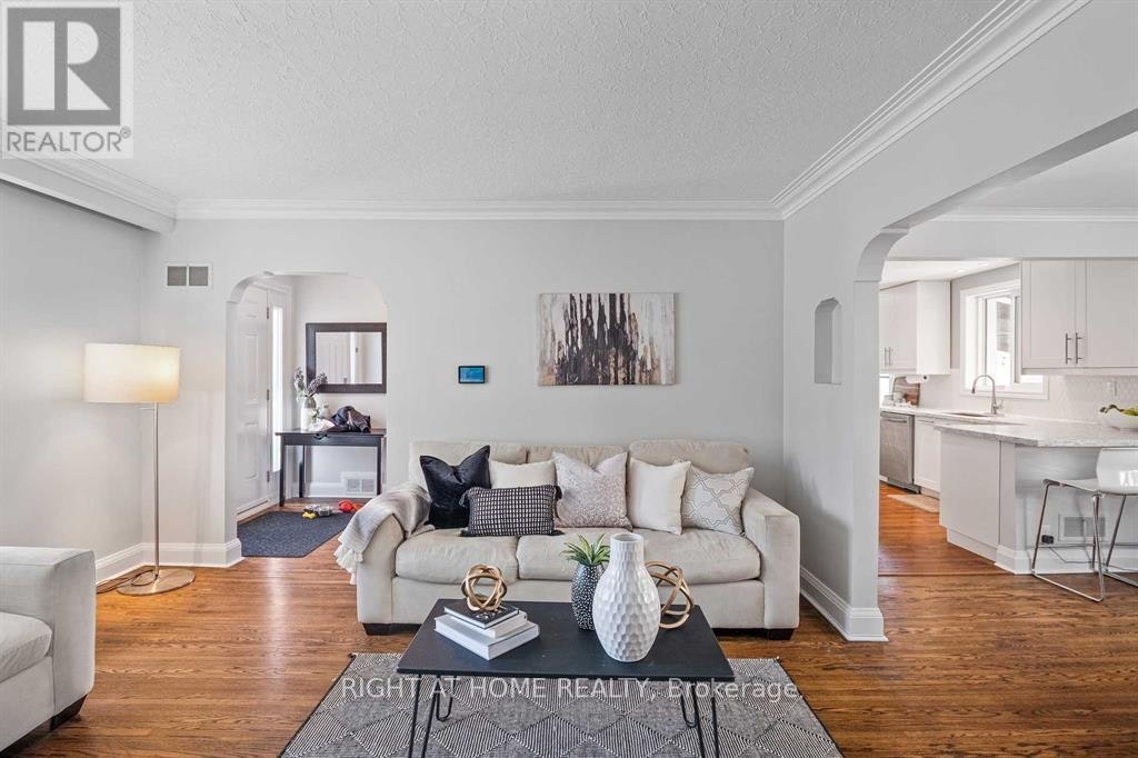 48 Jopling Avenue N, Toronto, ON, M9B 4G2 - 4