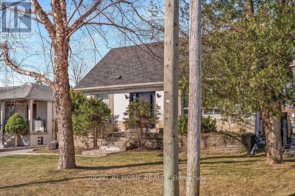 48 Jopling Avenue N, Toronto, ON, M9B 4G2 - 2