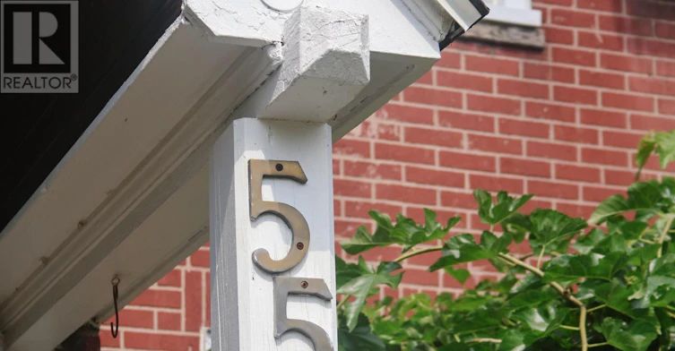 UPPER-55 Maple Street, St. Catharines, ON, L2R 2A8 - 2