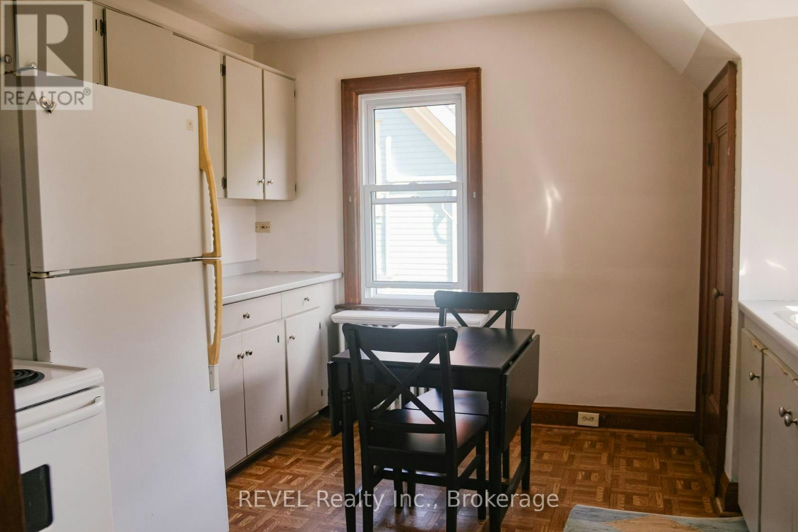 UPPER-55 Maple Street, St. Catharines, ON, L2R 2A8 - 16