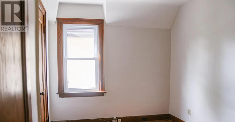 UPPER-55 Maple Street, St. Catharines, ON, L2R 2A8 - 12