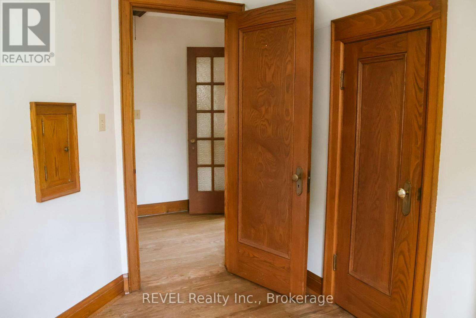 UPPER-55 Maple Street, St. Catharines, ON, L2R 2A8 - 11