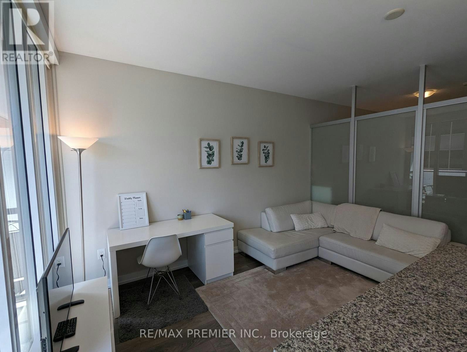 1907-426 University Avenue, Toronto, ON, M5G 1S9 - 12