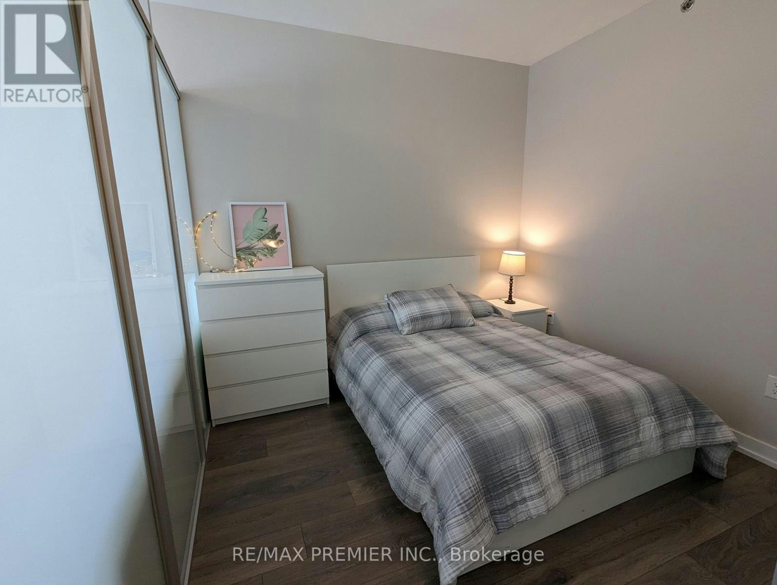 1907-426 University Avenue, Toronto, ON, M5G 1S9 - 14