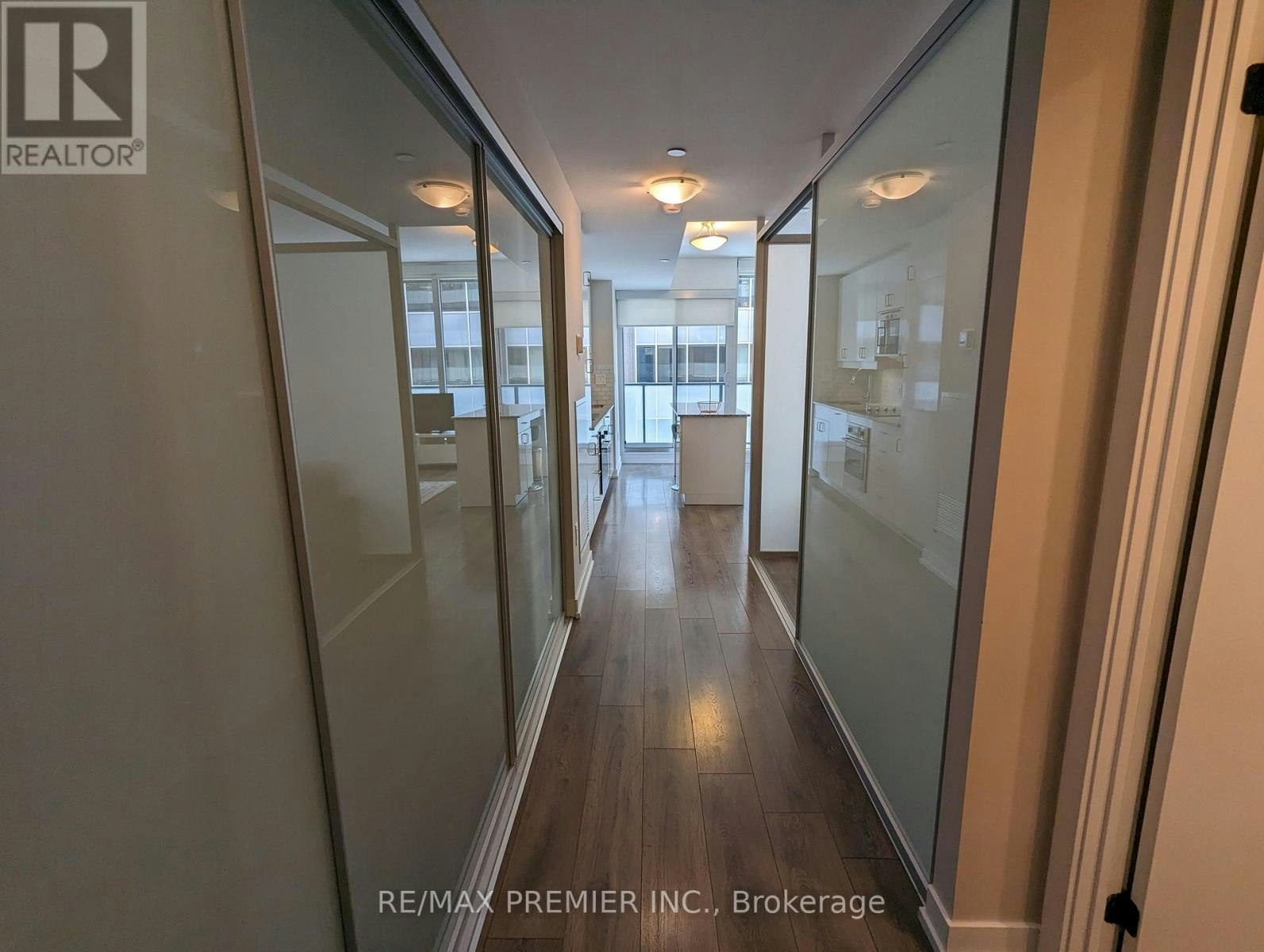 1907-426 University Avenue, Toronto, ON, M5G 1S9 - 3