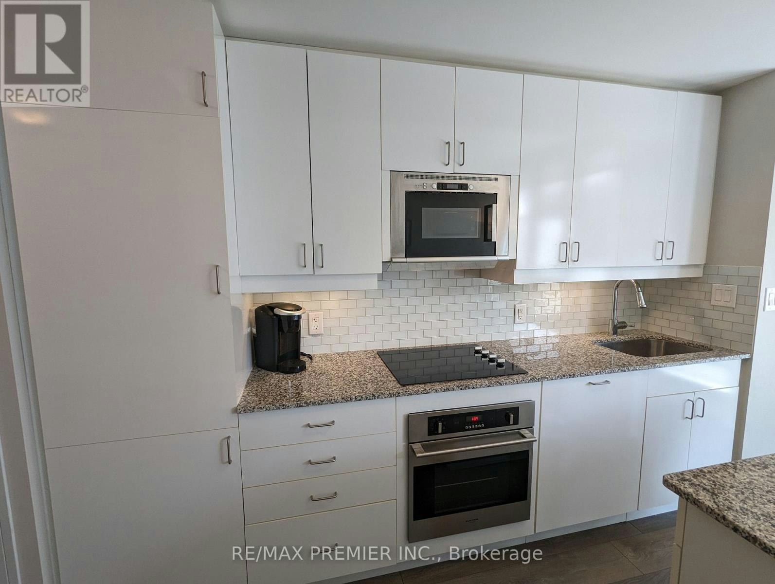 1907-426 University Avenue, Toronto, ON, M5G 1S9 - 7