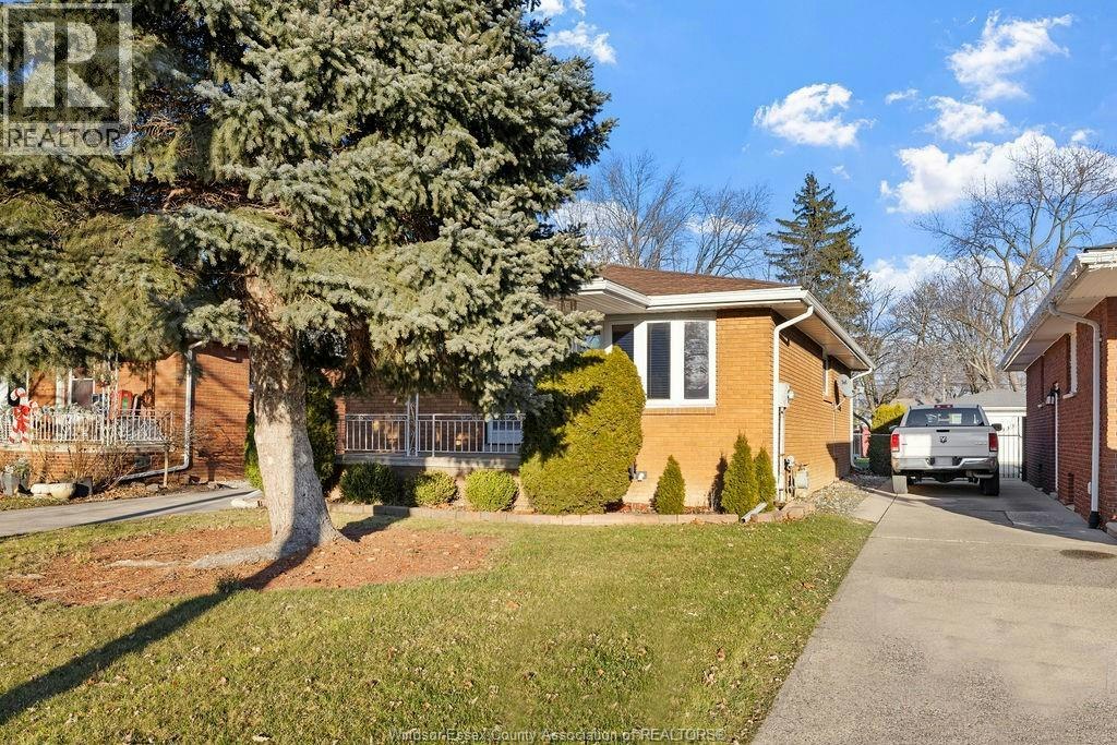 1970 Ferndale Avenue, Windsor, ON, N8T 2L1 - 2