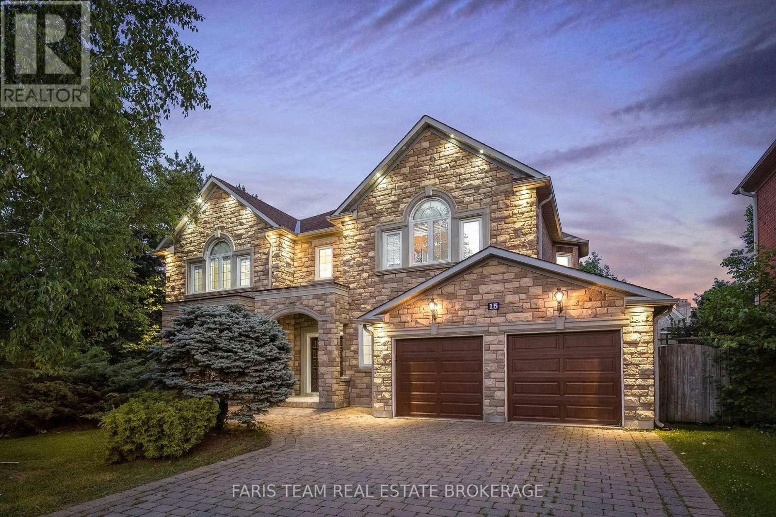 15 Clarendon Drive, Richmond Hill, ON, L4B 2Z4