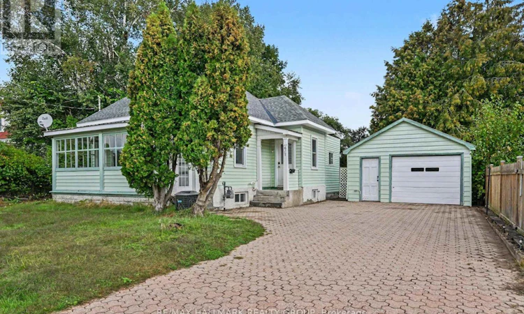 617 Roy Street W