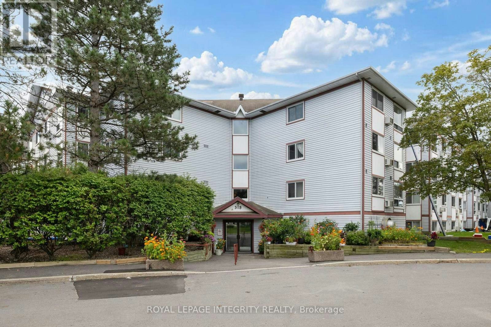 124-318 Lorry Greenberg Drive, Ottawa, ON, K1T 2R5