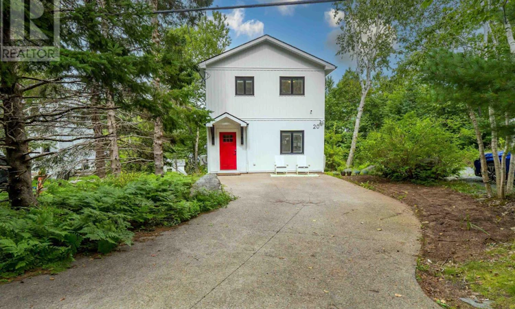 20 1/2 Melville Avenue