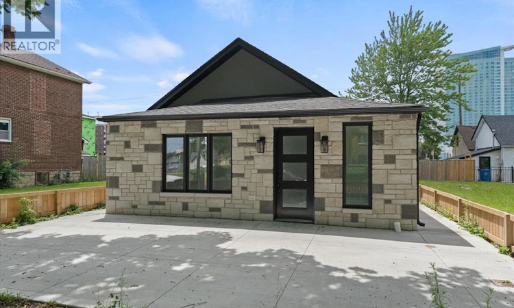 229 Aylmer