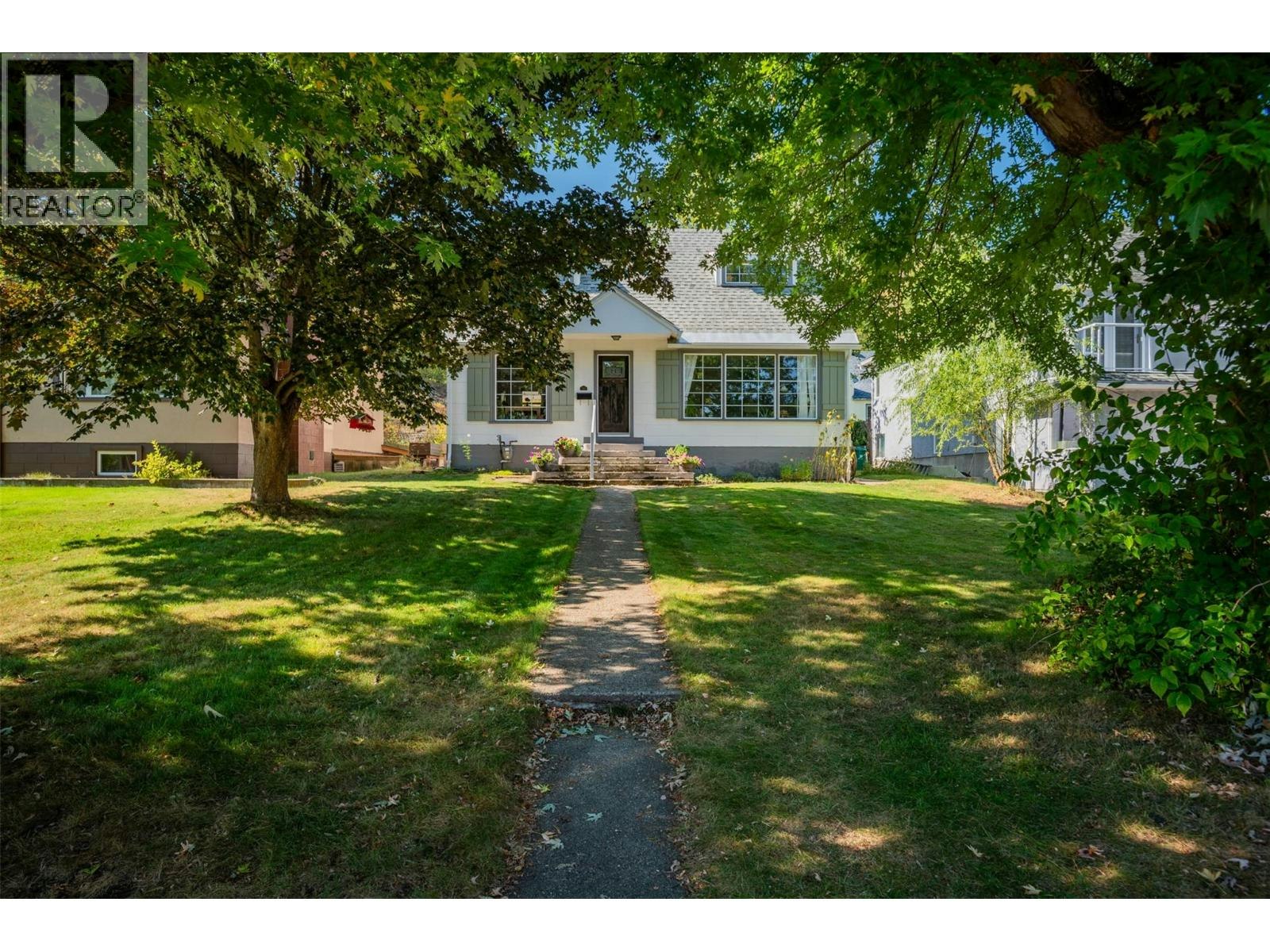 755 Eliot Street, Warfield, BC, V1R 2E6