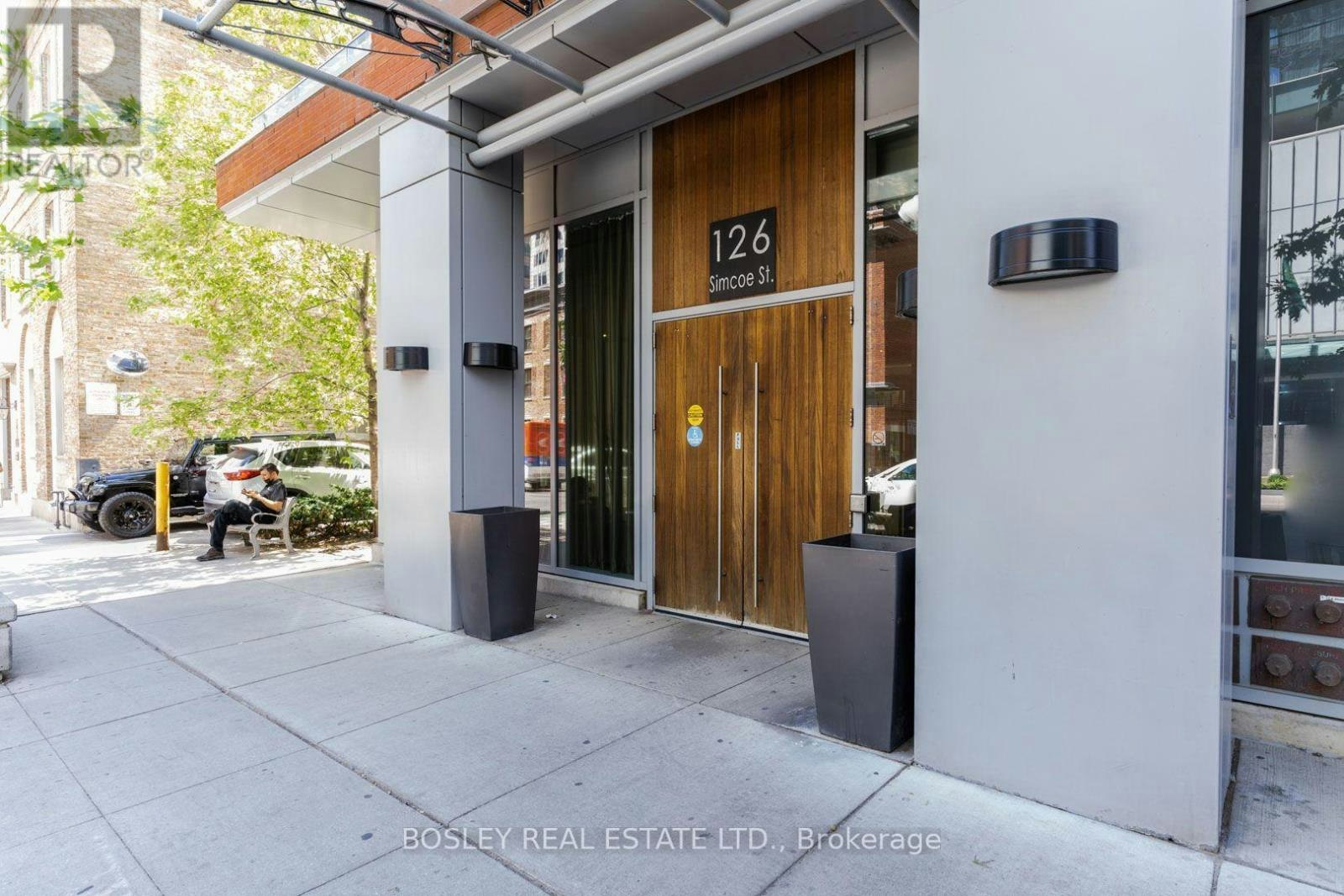 1302-126 Simcoe Street, Toronto, ON, M5H 4E6 - 2