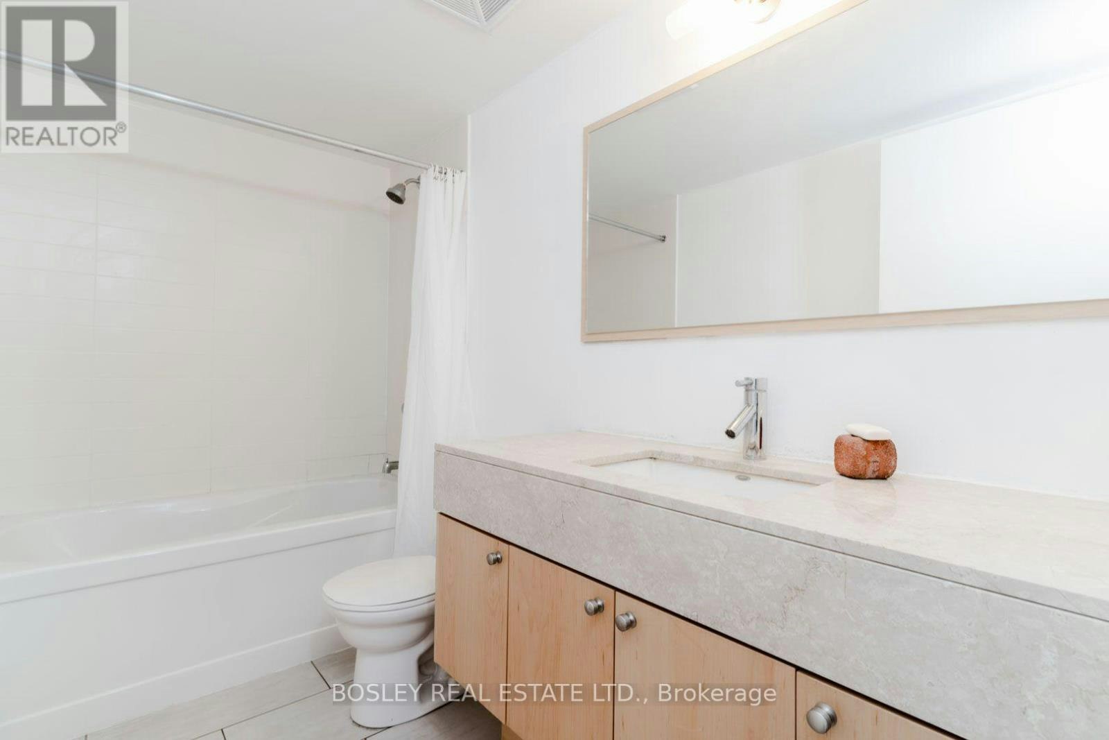 1302-126 Simcoe Street, Toronto, ON, M5H 4E6 - 17