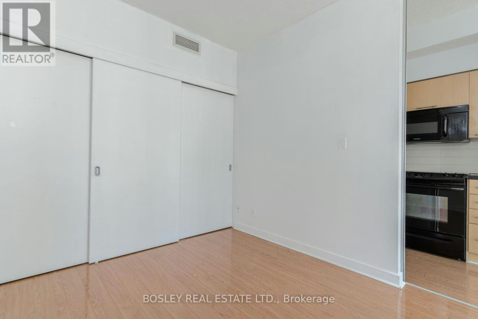 1302-126 Simcoe Street, Toronto, ON, M5H 4E6 - 8