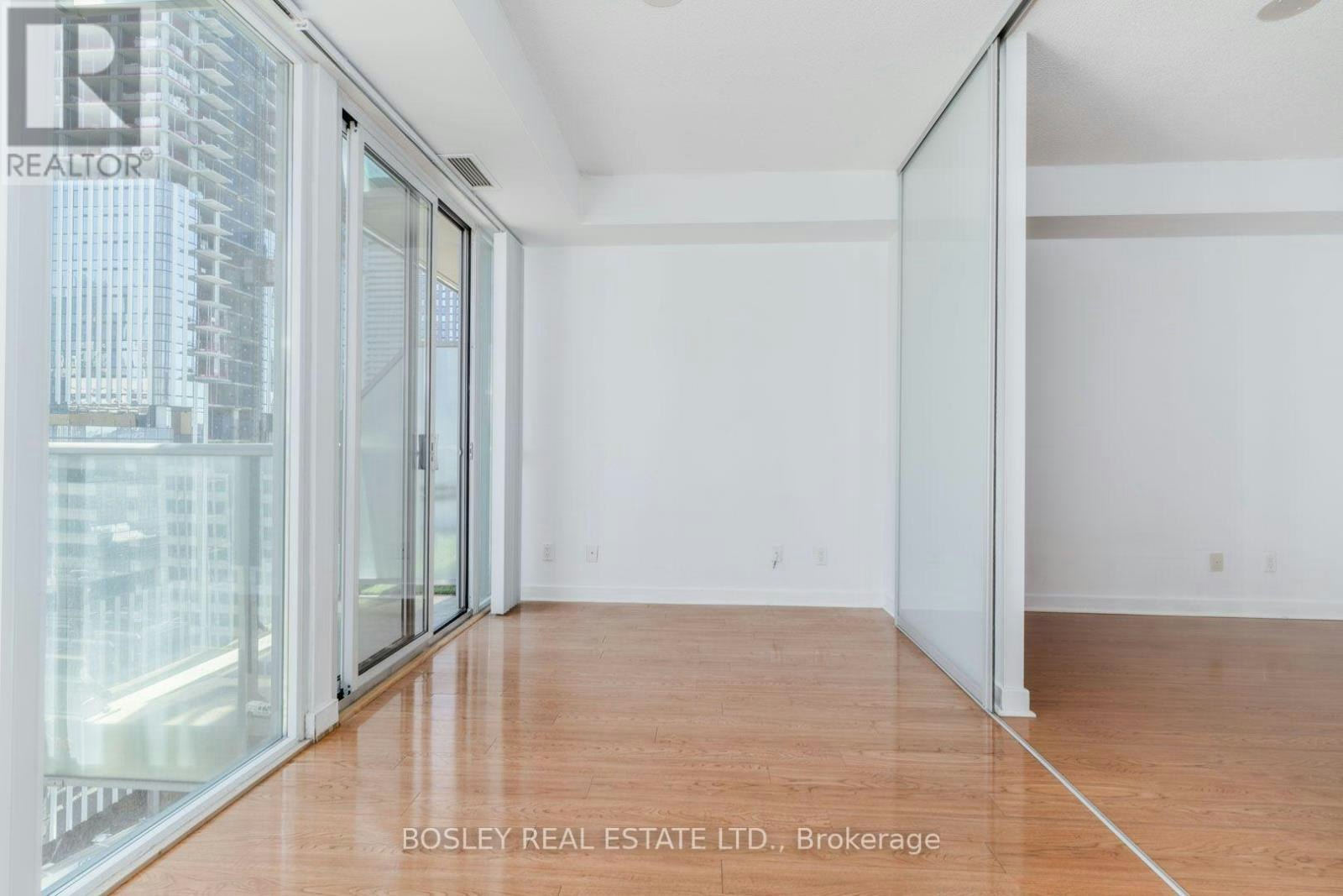 1302-126 Simcoe Street, Toronto, ON, M5H 4E6 - 4