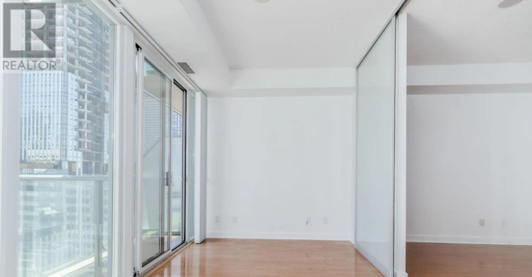 1302-126 Simcoe Street, Toronto, ON, M5H 4E6 - 4