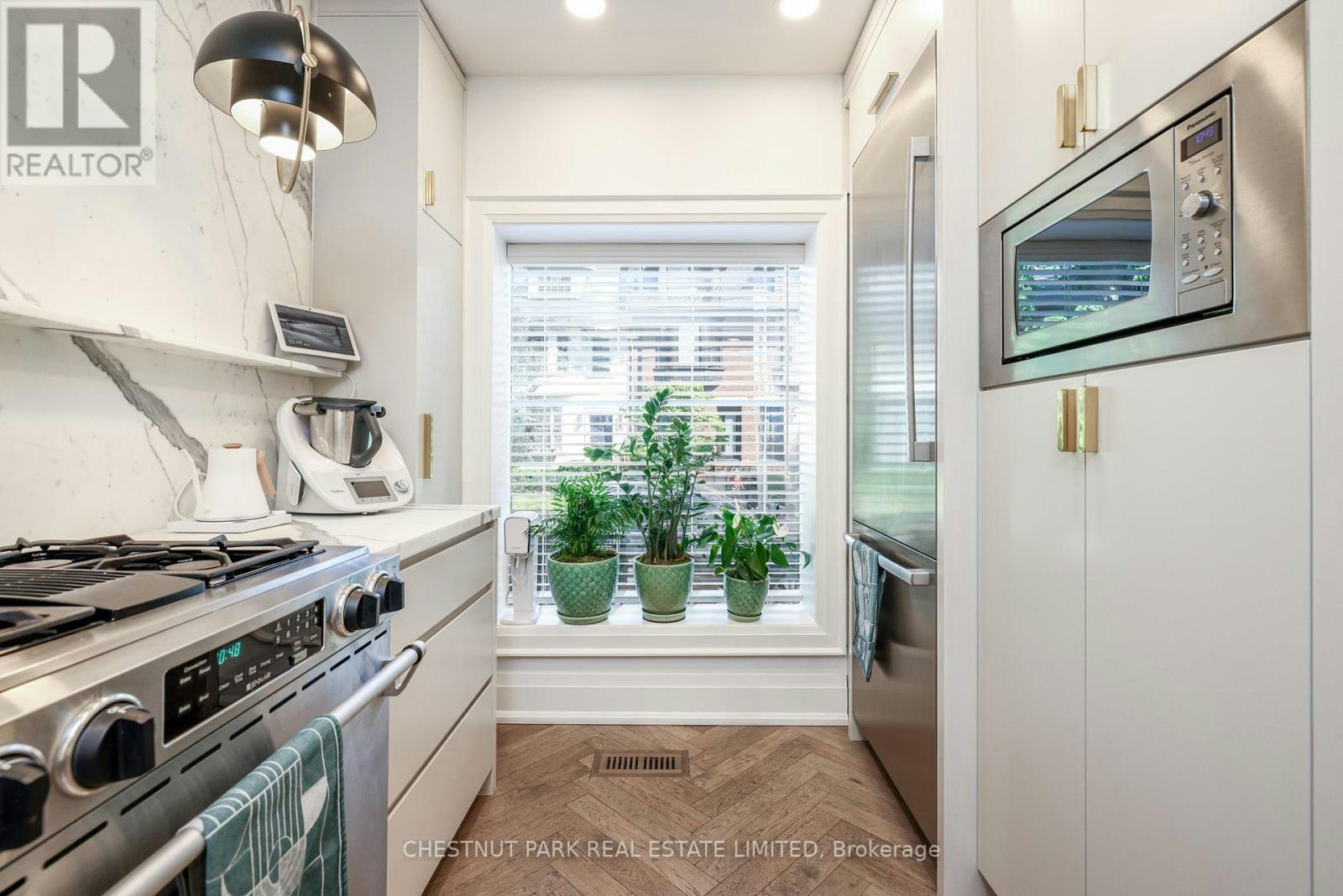 27 Gibson Avenue, Toronto, ON, M5R 1T4 - 8