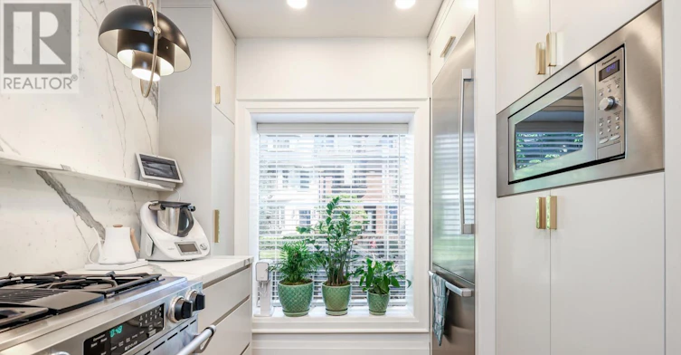 27 Gibson Avenue, Toronto, ON, M5R 1T4 - 8