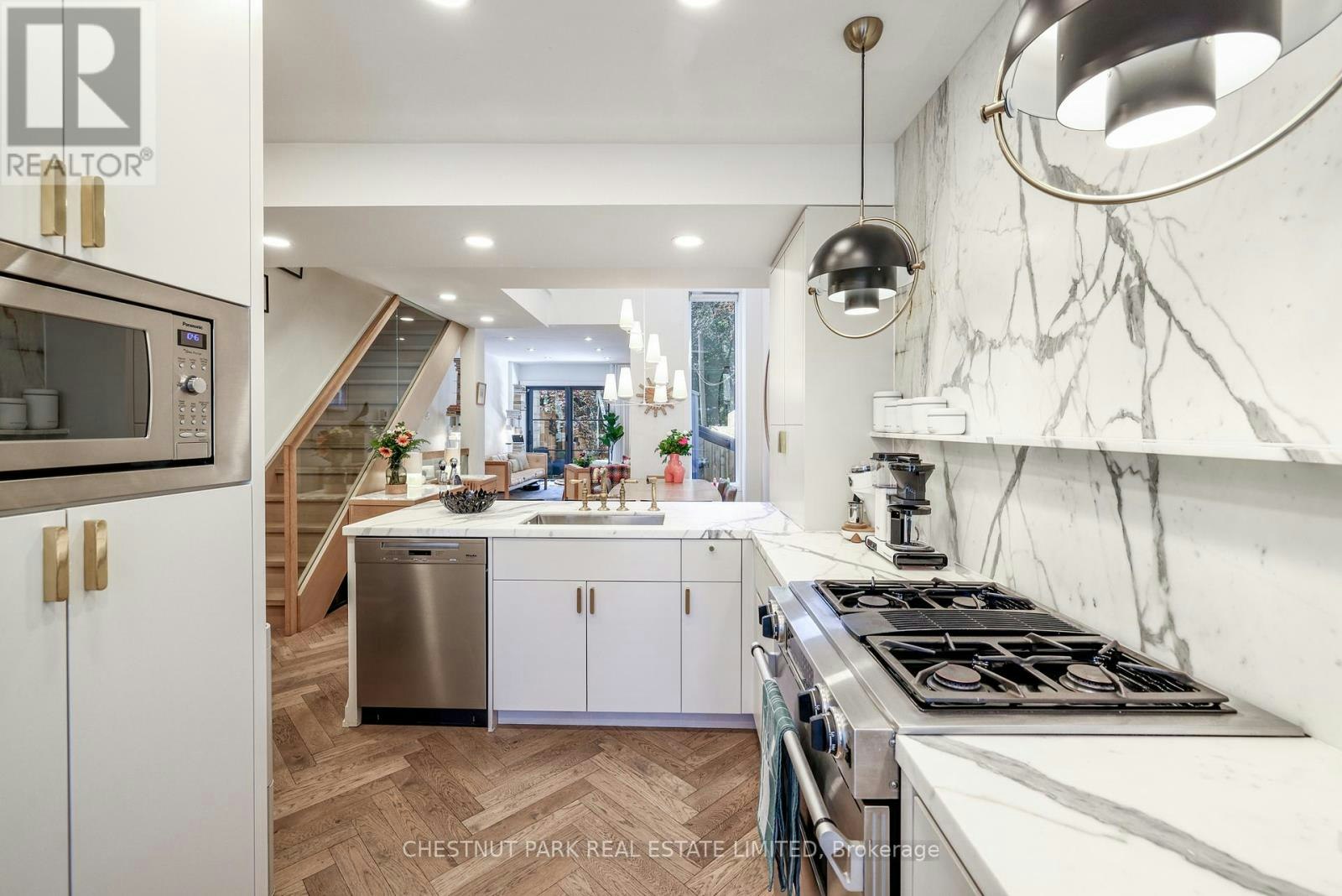 27 Gibson Avenue, Toronto, ON, M5R 1T4 - 6