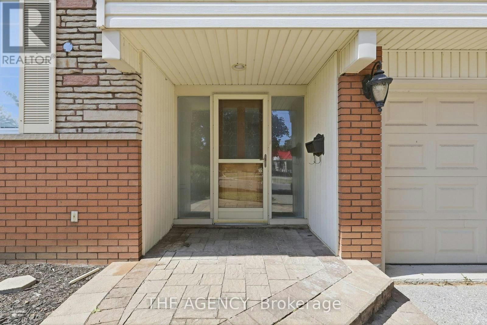 364 Adelaide Avenue E, Oshawa, ON, L1G 2A1 - 2