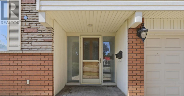364 Adelaide Avenue E, Oshawa, ON, L1G 2A1 - 2