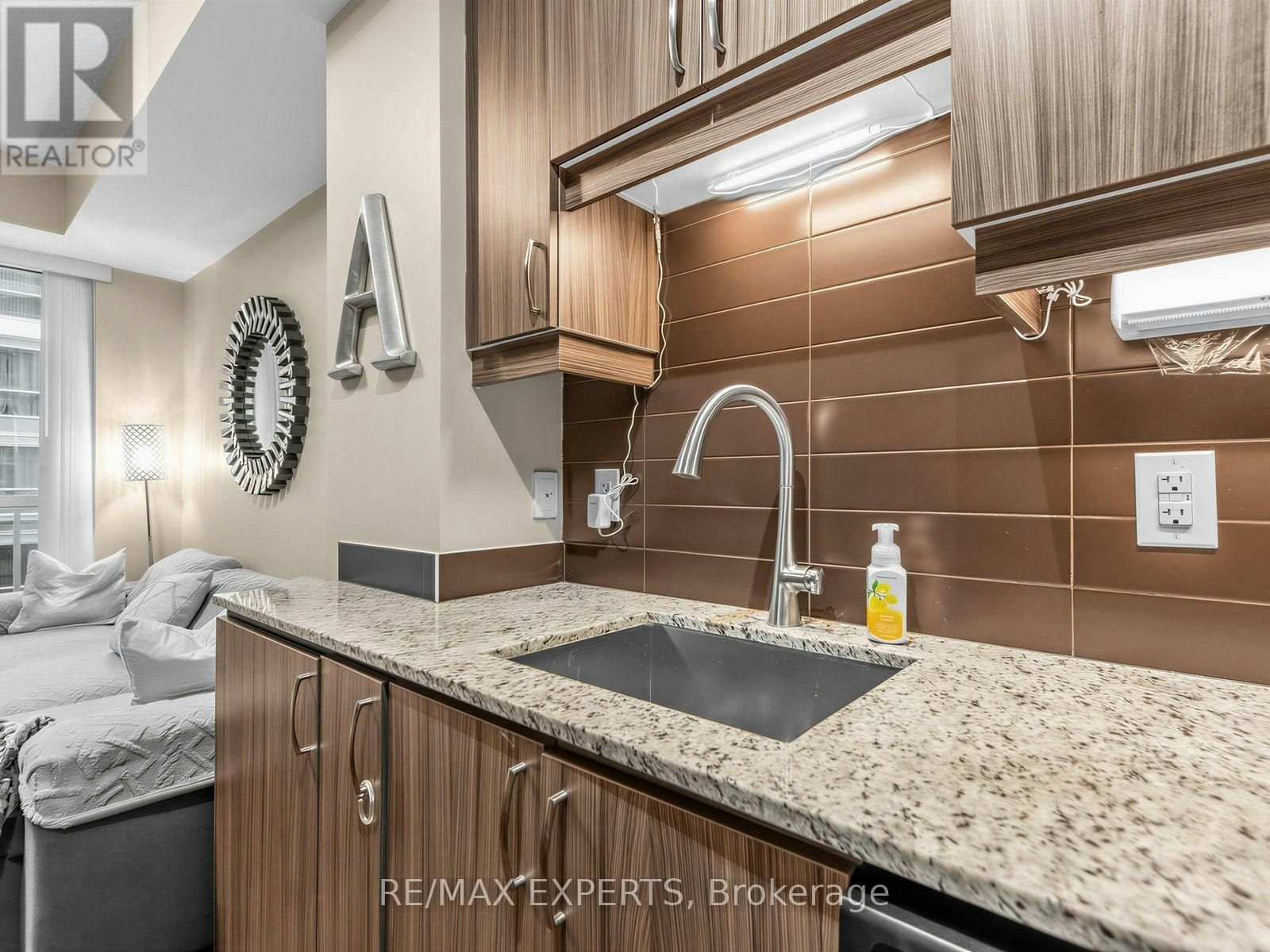 408-9201 Yonge Street, Richmond Hill, ON, L4C 6Z2 - 11
