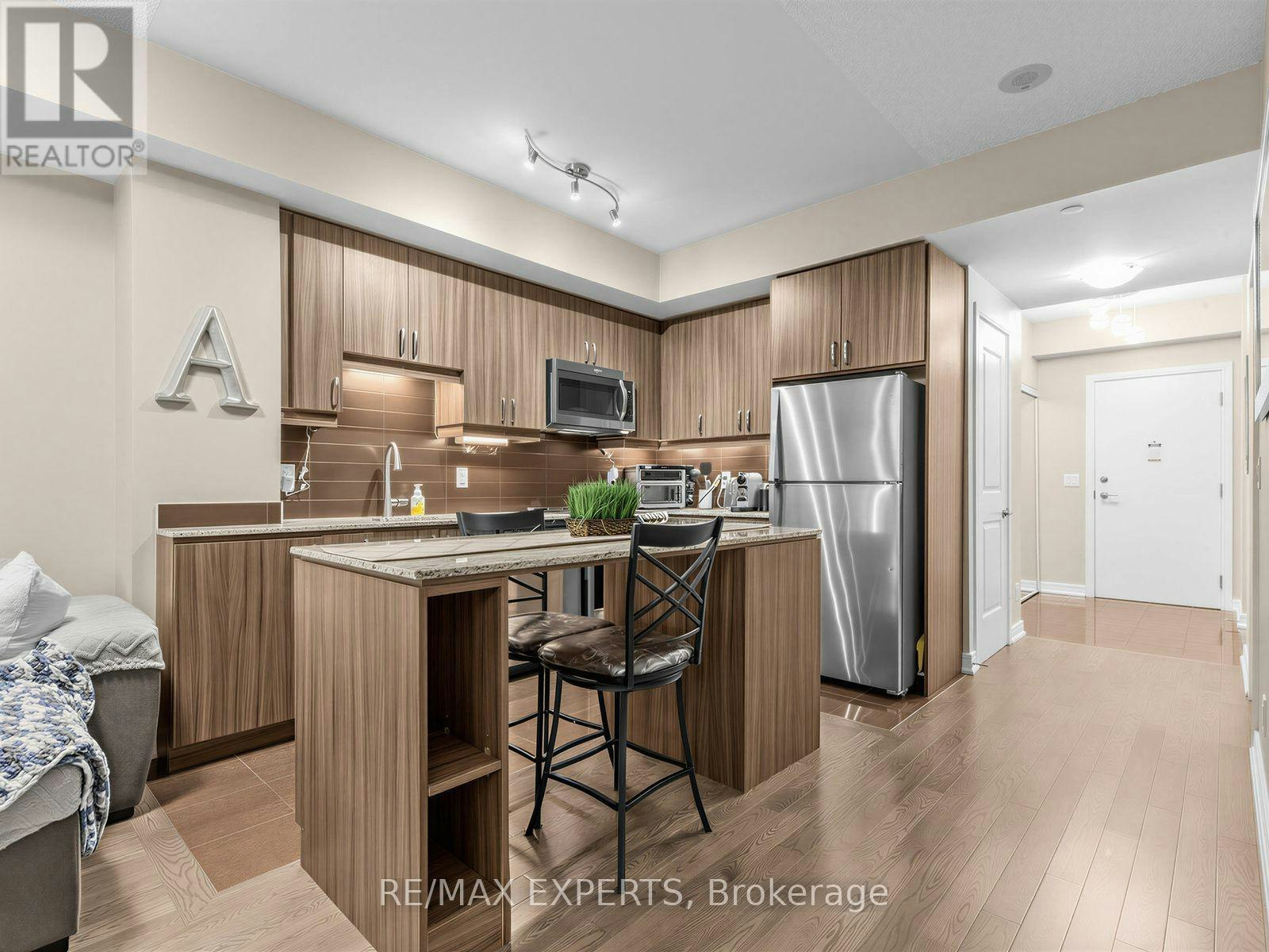 408-9201 Yonge Street, Richmond Hill, ON, L4C 6Z2 - 3