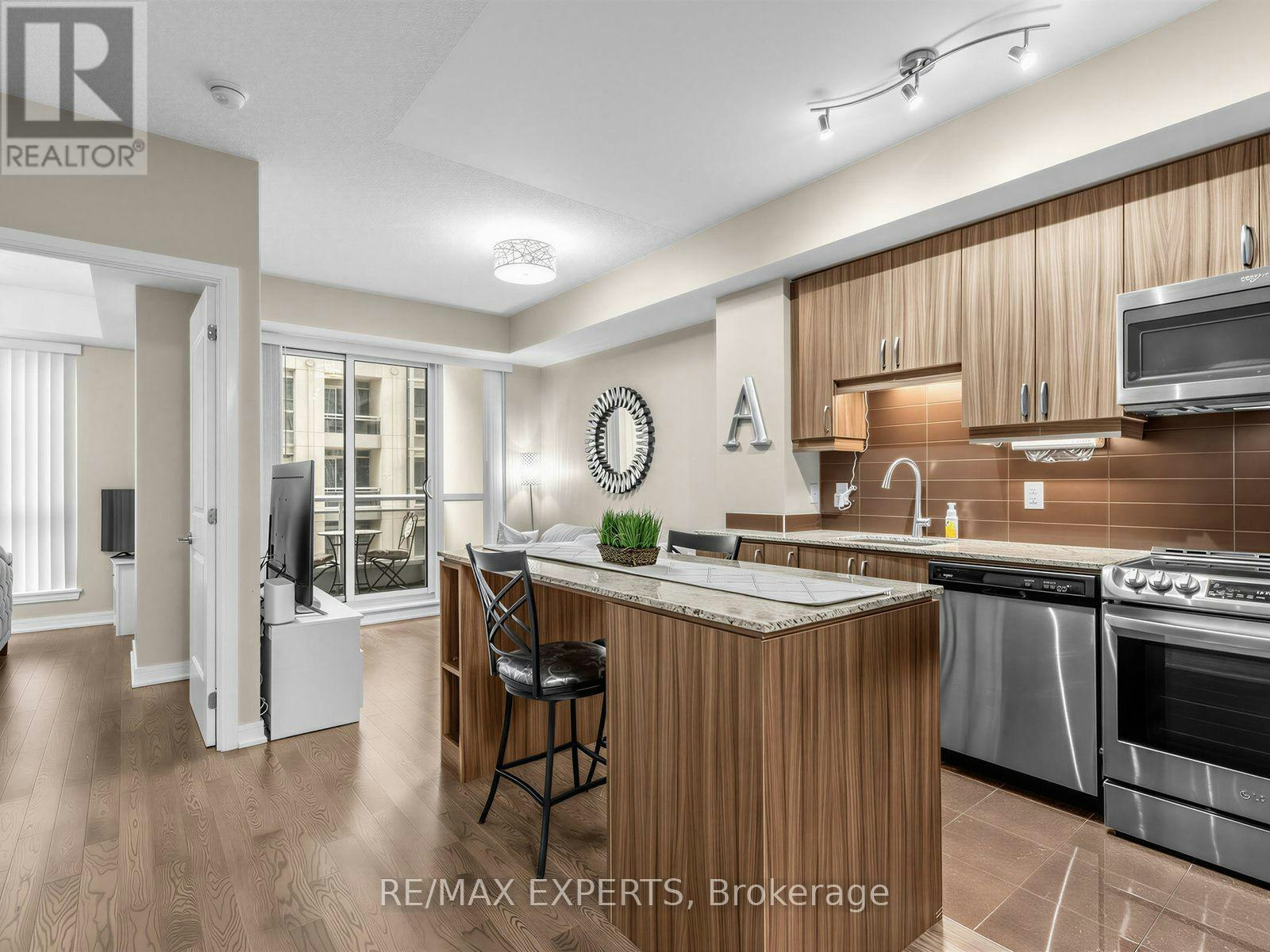 408-9201 Yonge Street, Richmond Hill, ON, L4C 6Z2 - 4