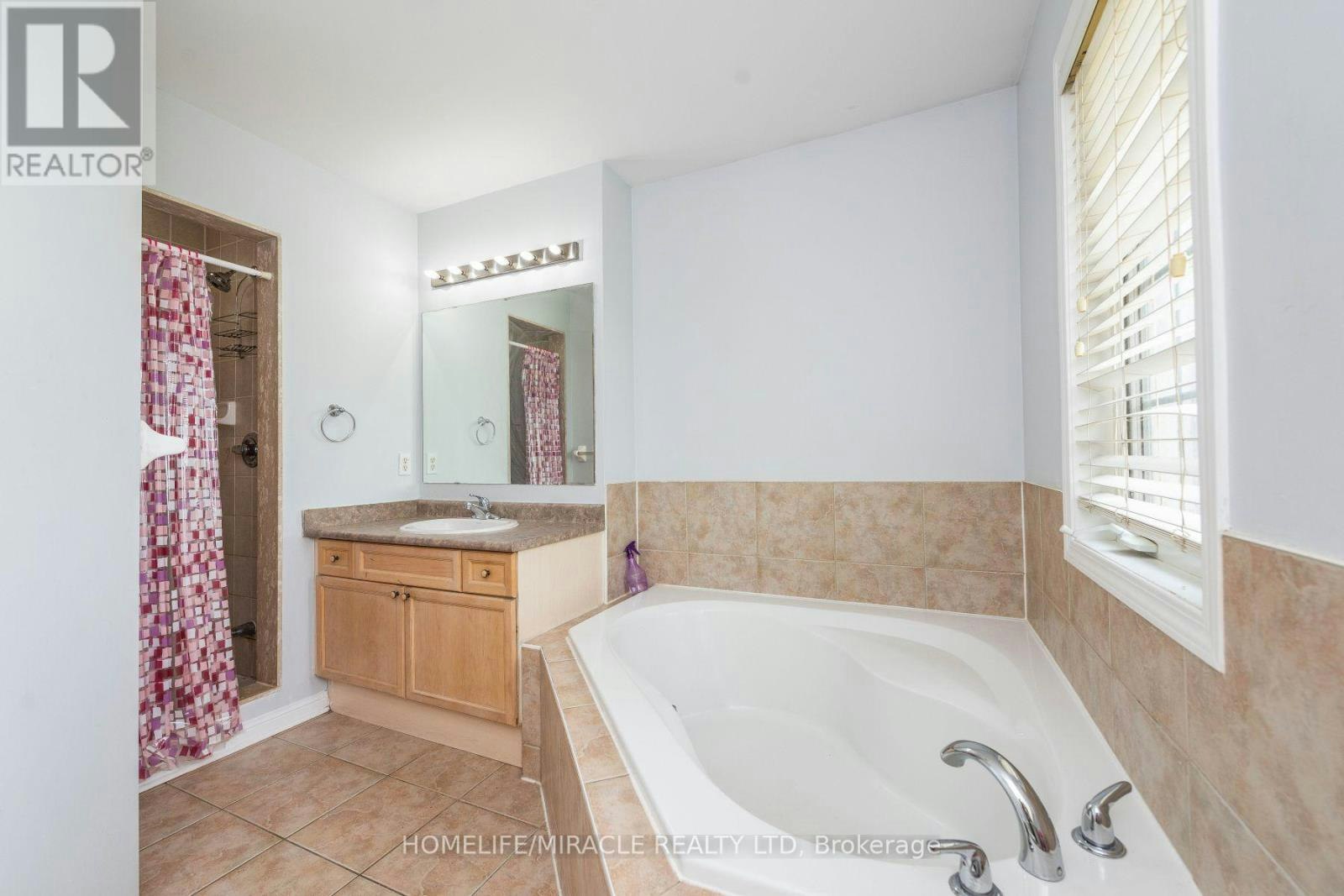 27 Sugarhill Drive N, Brampton, ON, L7A 3L8 - 22