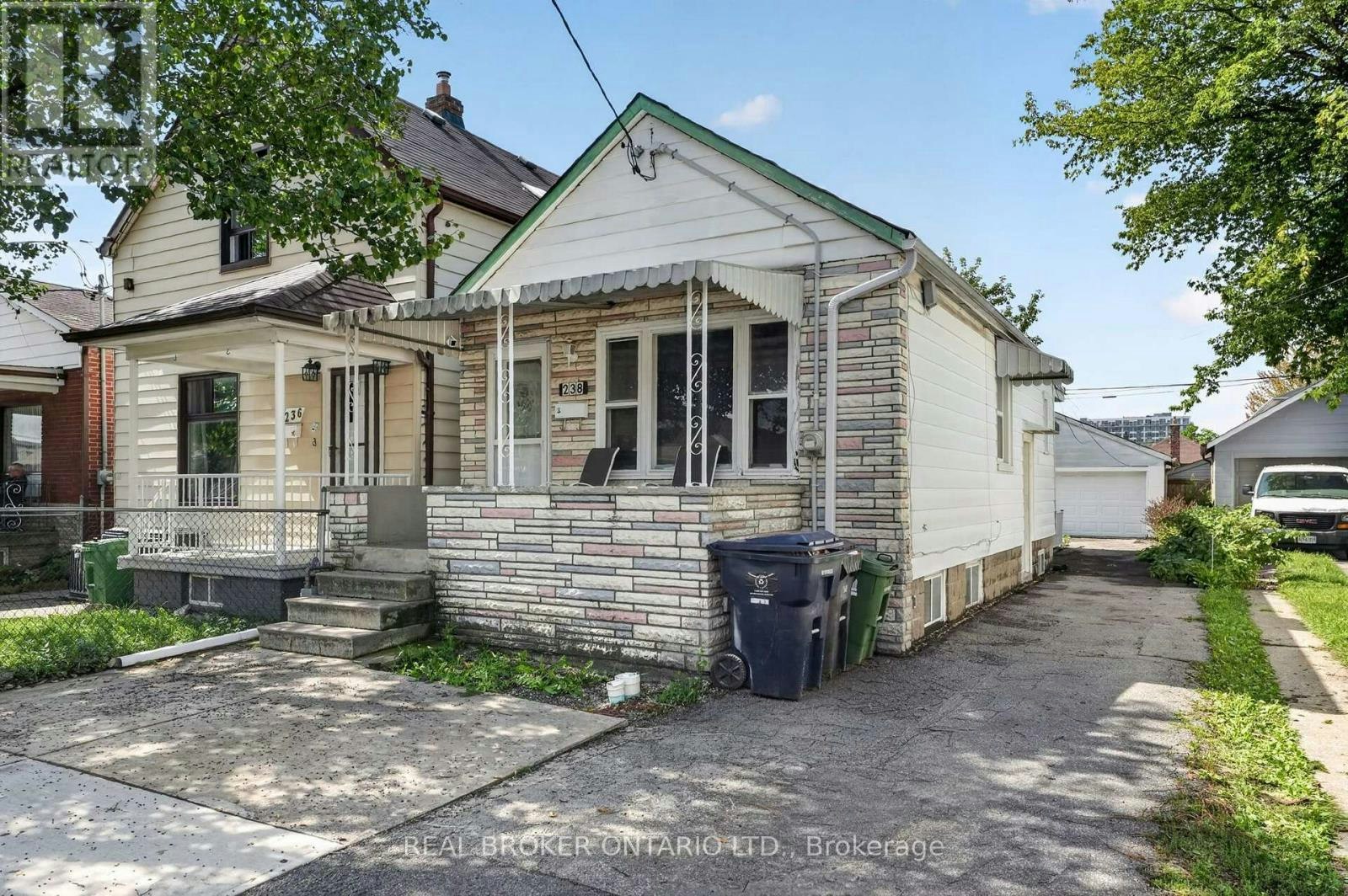 238 Chambers Avenue, Toronto, ON, M6M 3L5