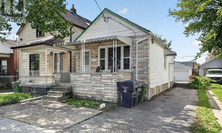 238 Chambers Avenue