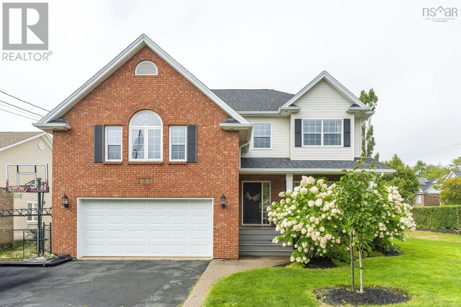 5 Edgewater Close, Dartmouth, NS, B2W 6S3