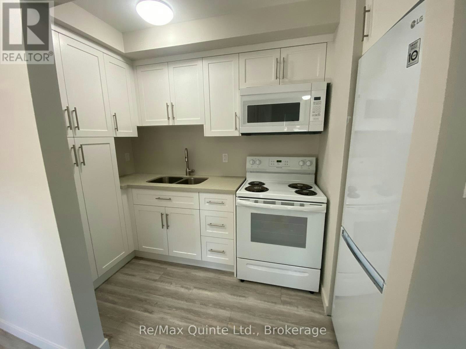 3-2 Village Drive, Belleville, ON, K8P 4J8 - 8