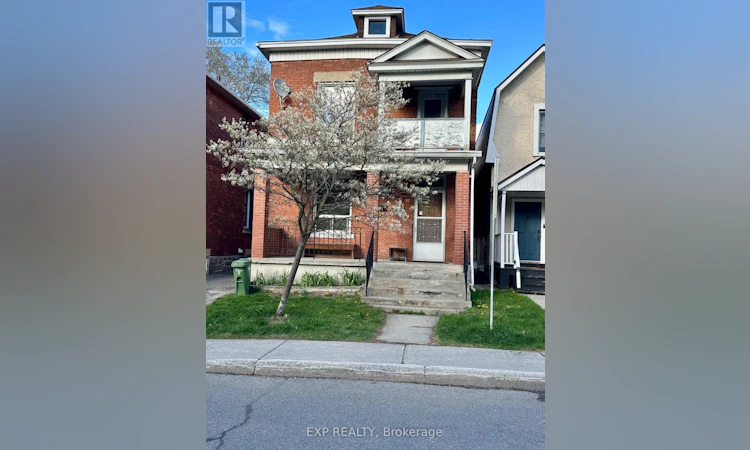 57 Spadina Avenue