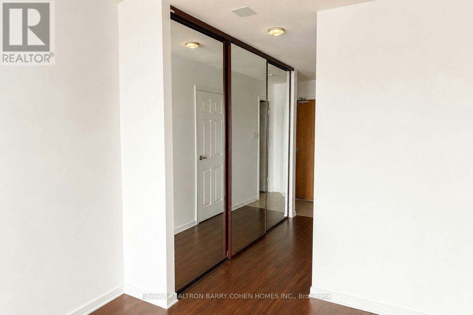 2719-25 The Esplanade, Toronto, ON, M5E 1W5 - 5
